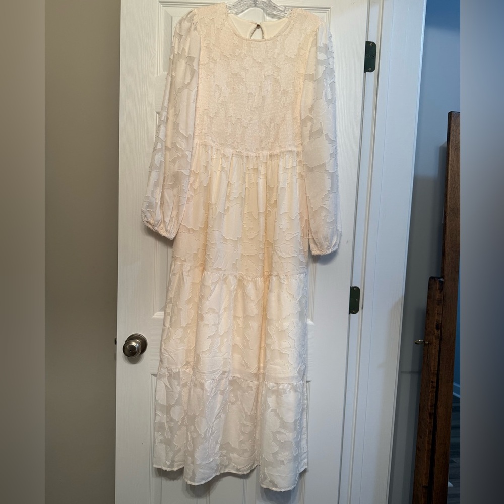 Elegant White Lace Dress